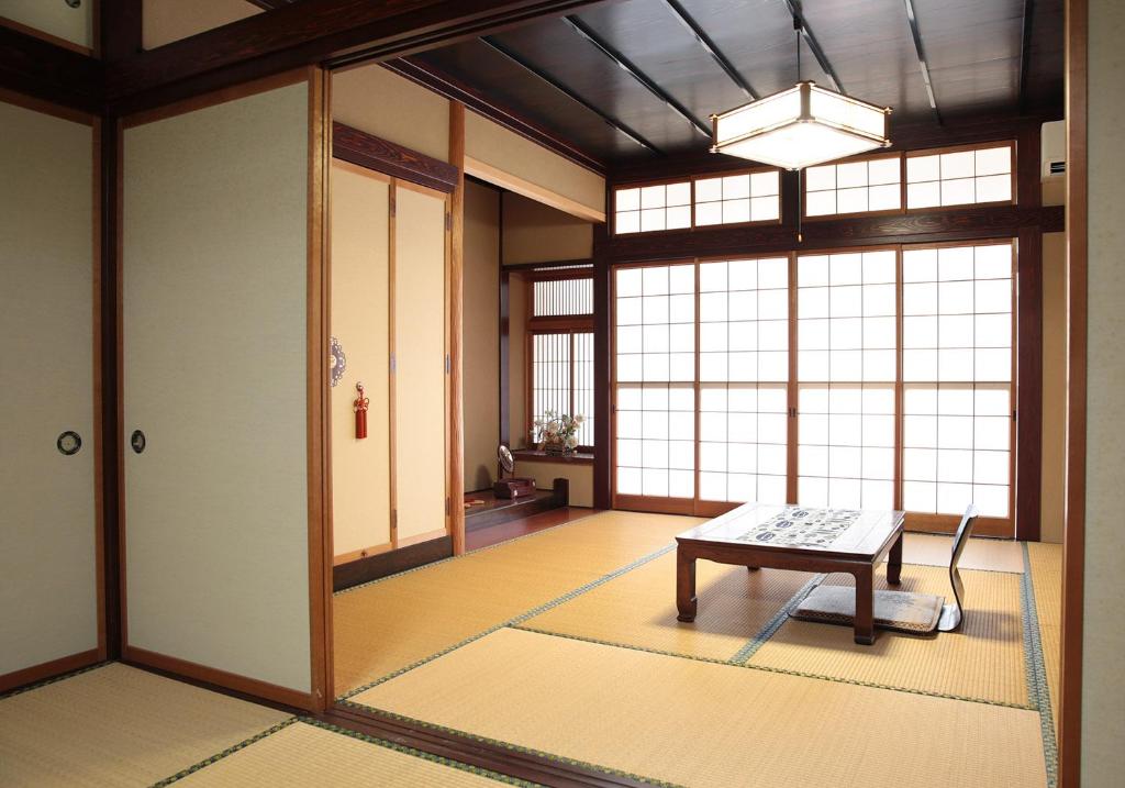 床の間のある座敷（六名部屋）