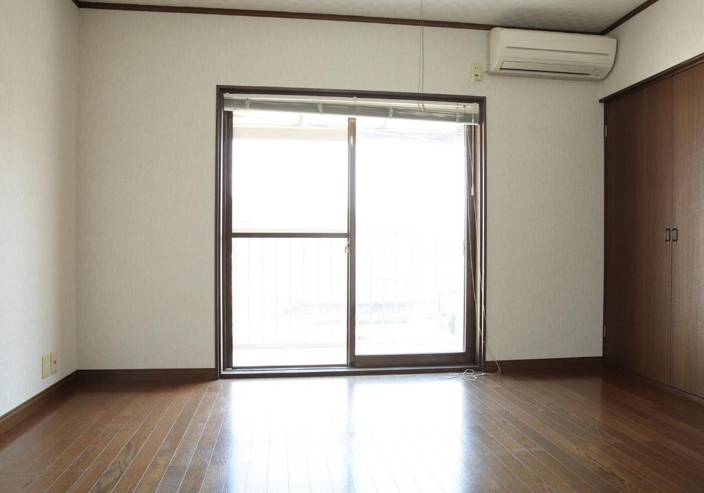 月の間　フローリングのお部屋