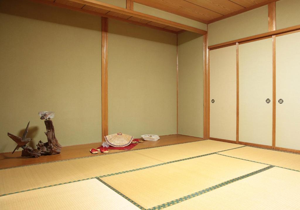 編笠の間　二階の広い和室
